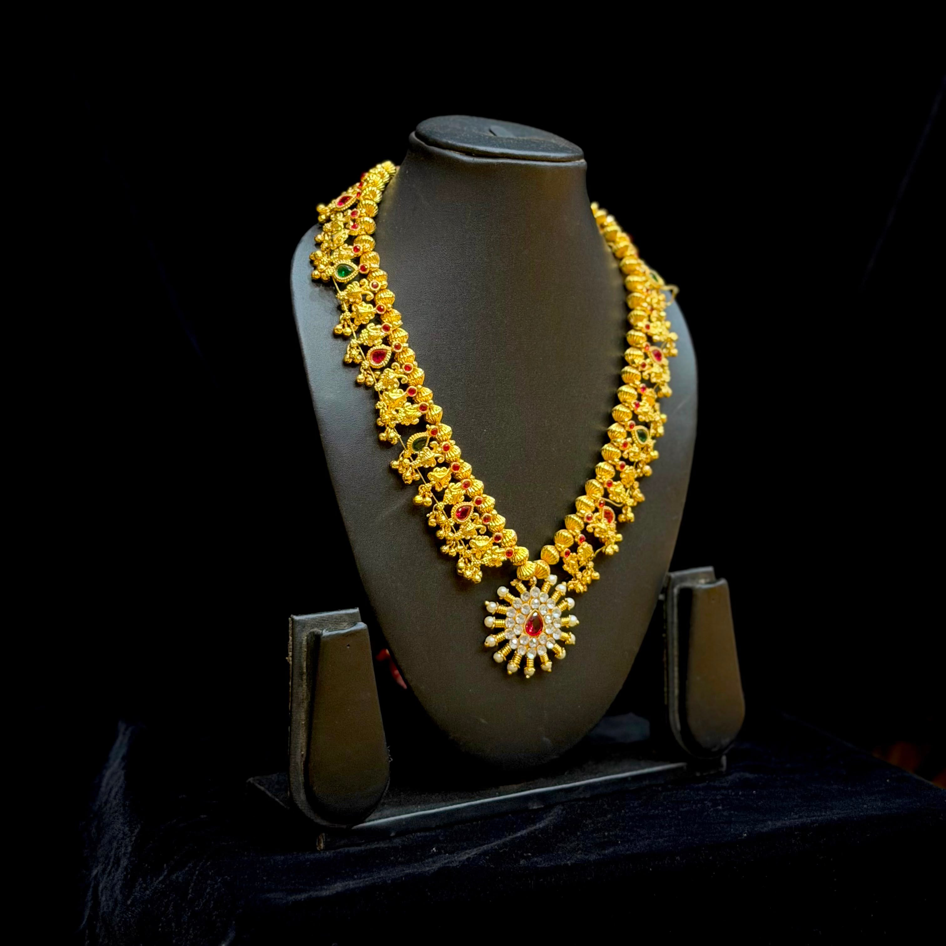 Basic kolhuri saaj