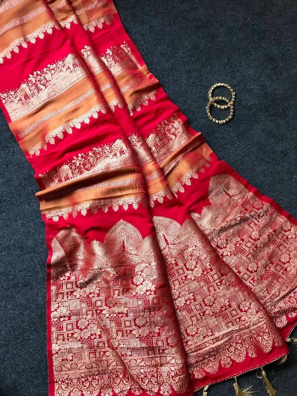 Crepe Georgette Jangal Design Saree - Red