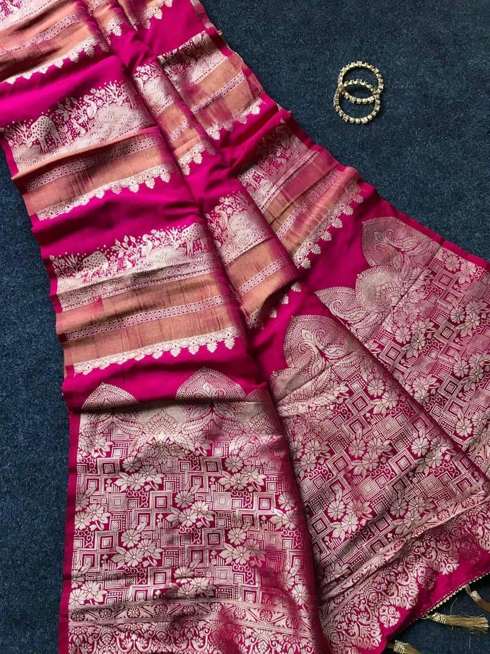 Crepe Georgette Jangal Design Saree - Pink
