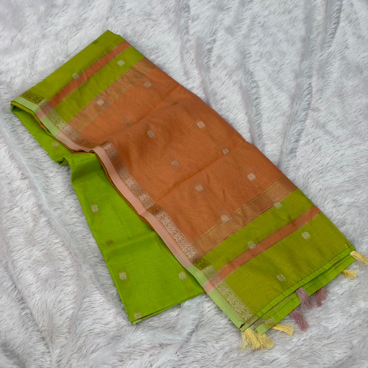 Small Design Maheshwari Saree - Parrot Green