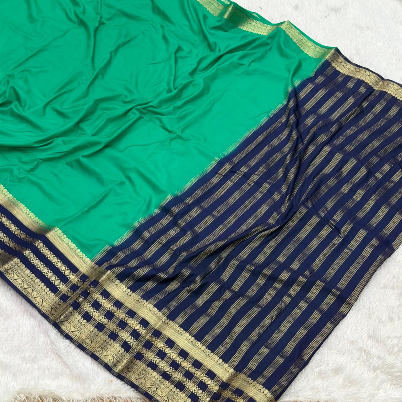 Crep contrst boarder saree - Rama