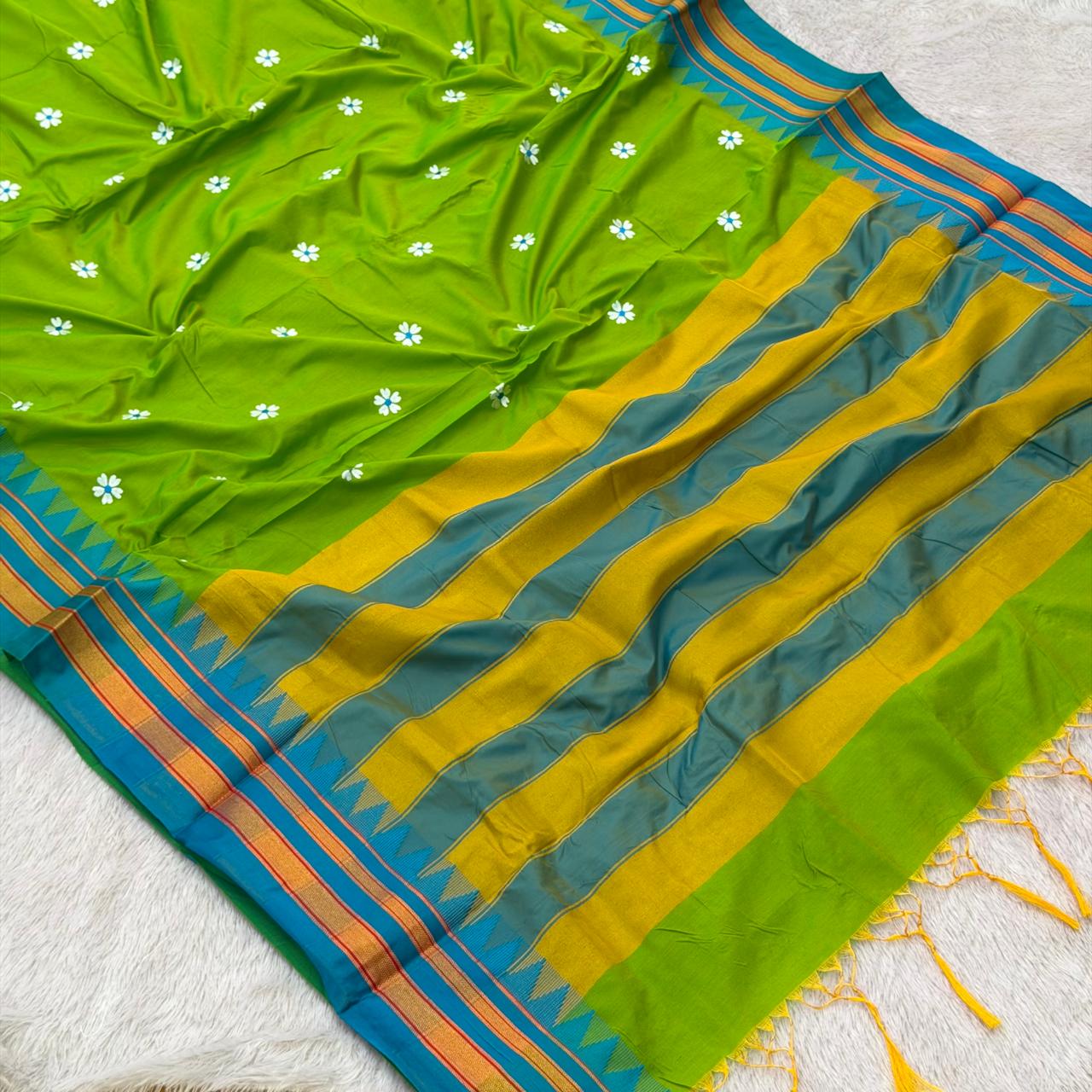 Sadafuli Design Cotton Silk Blend Saree - Parrot Green