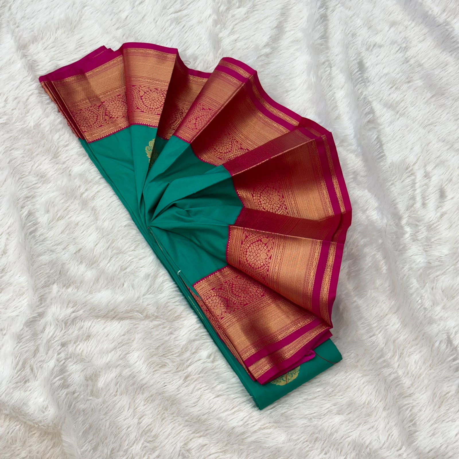 Silk Gadwal Saree - Morpankhi