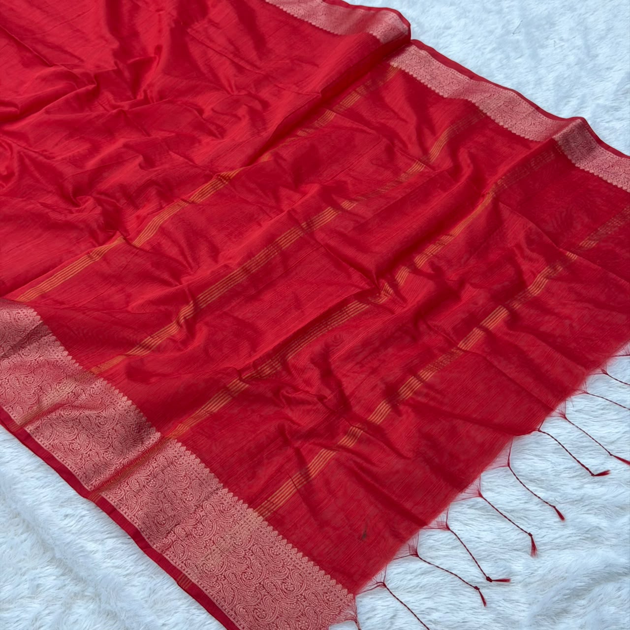 Bansi Linen Saree - Red