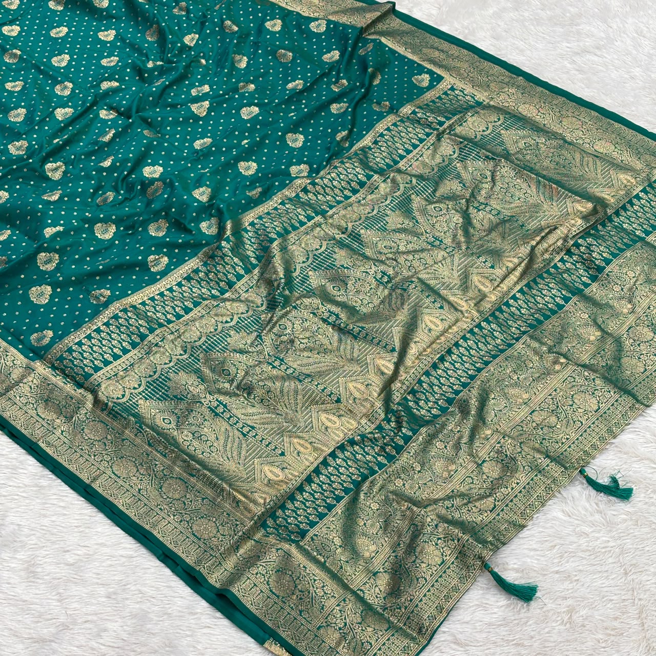 Gurai Special Saree - Rama Colour