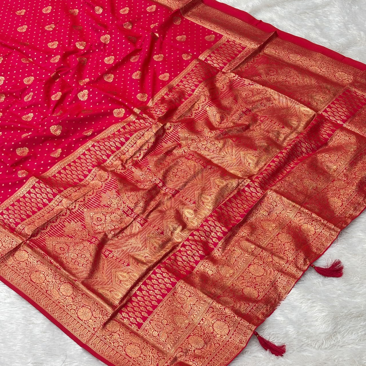 Gurai Special Saree - Red