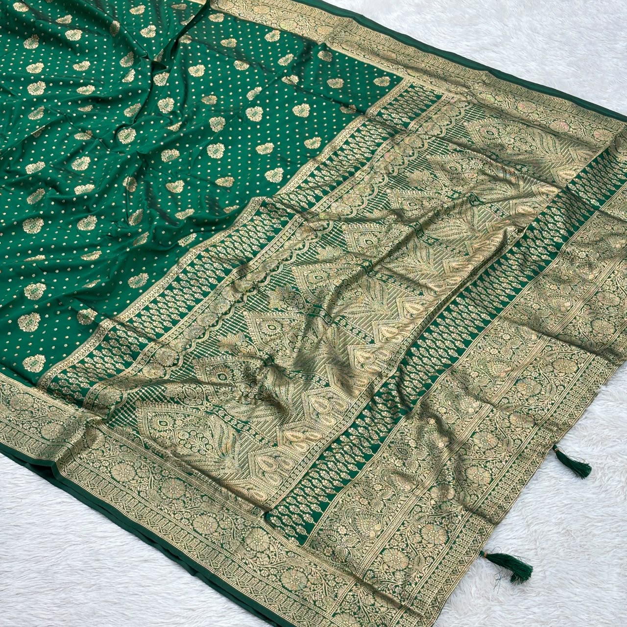 Gurai Special Saree - Green