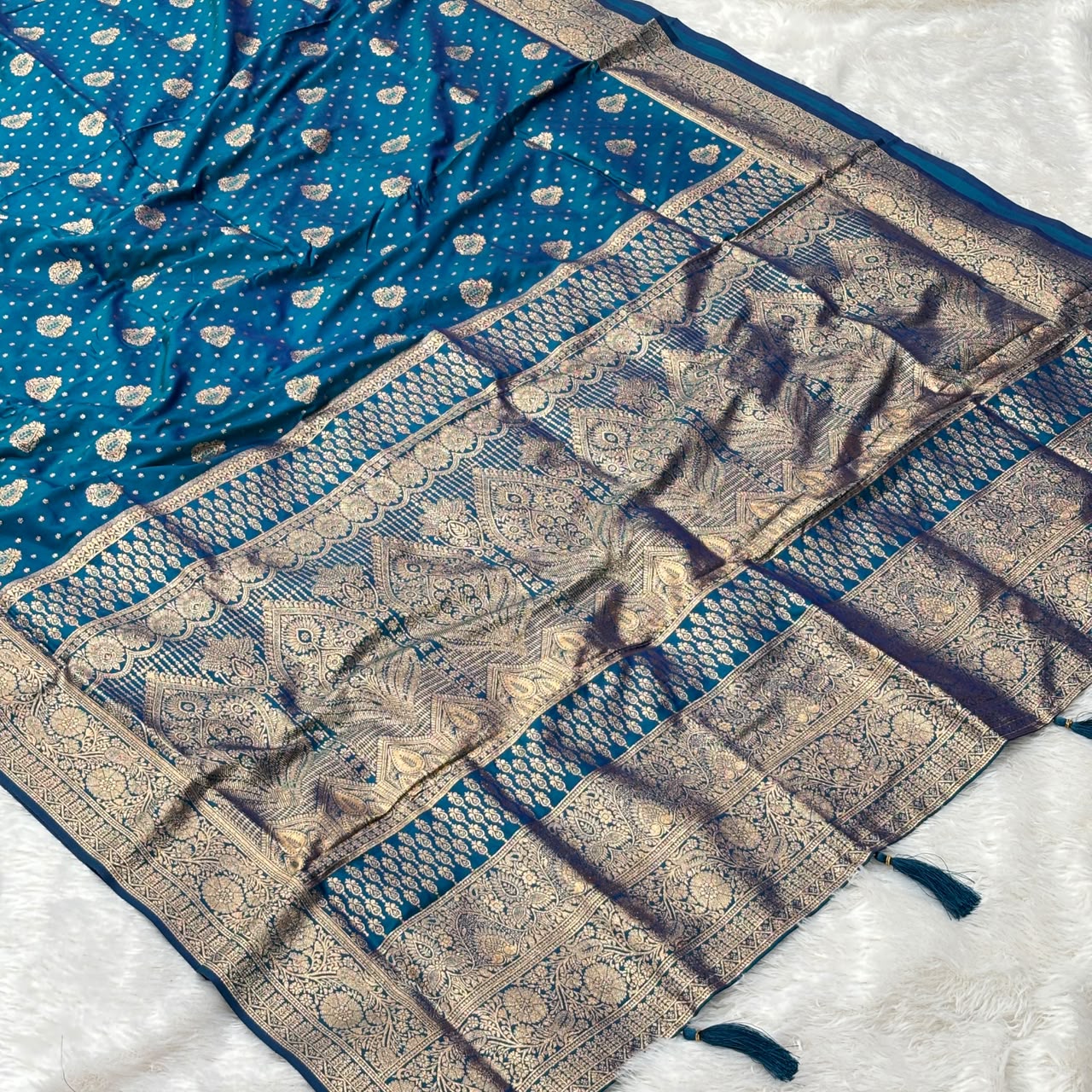 Gurai Special Saree - Blue