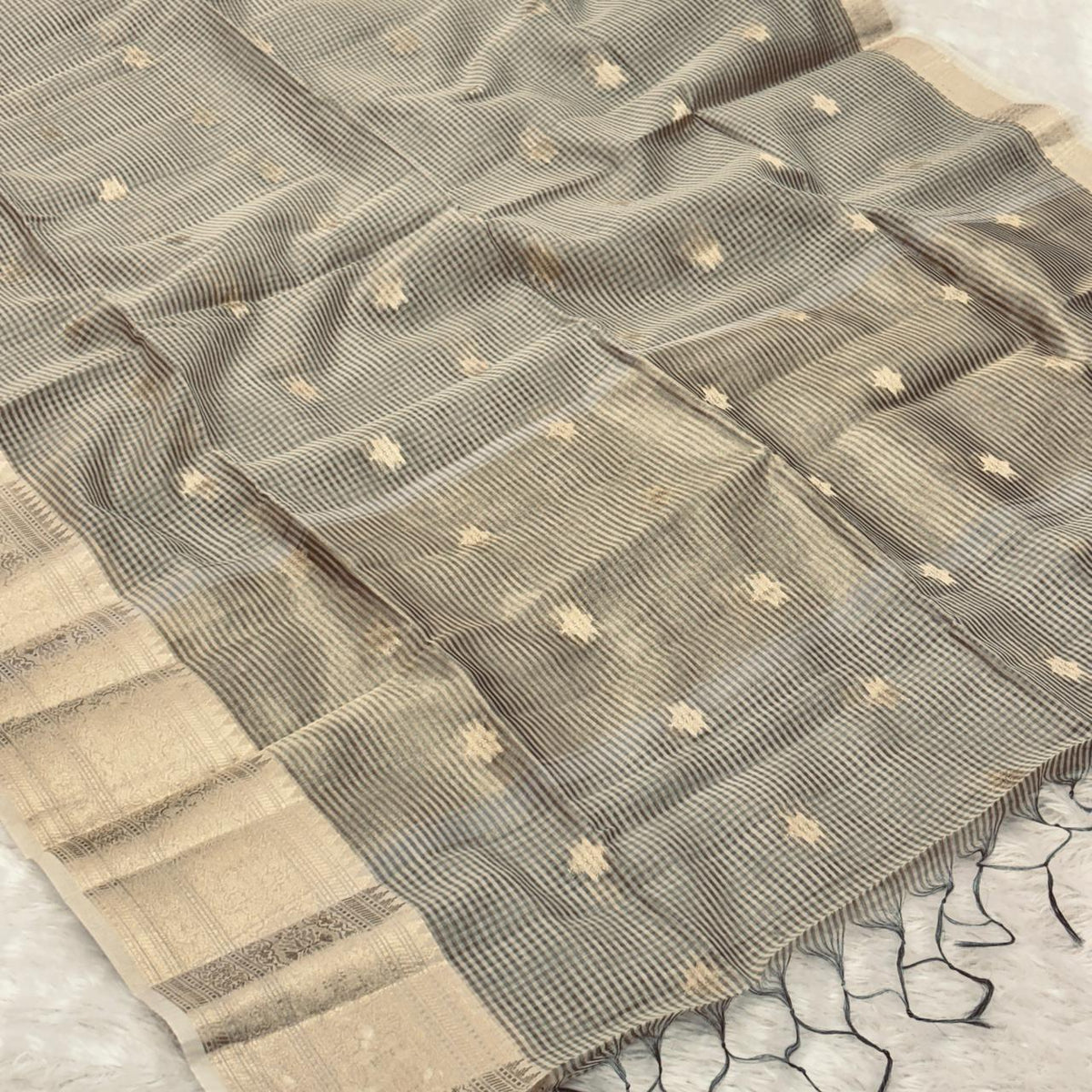 Cotton Silk Checks Maheshwari Saree - Grey