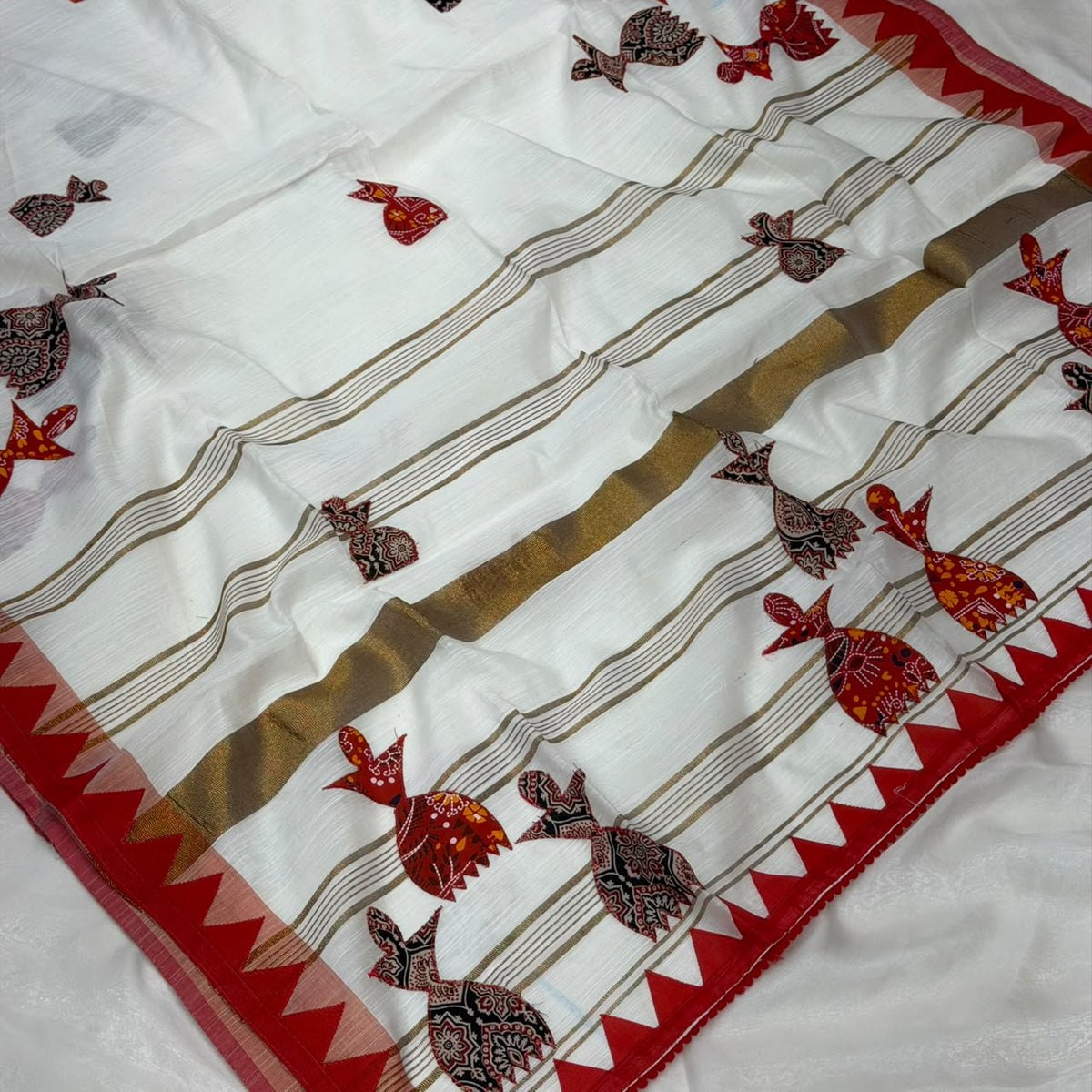 Kolkata Cotton Applique Work Saree - White With Red Boarder