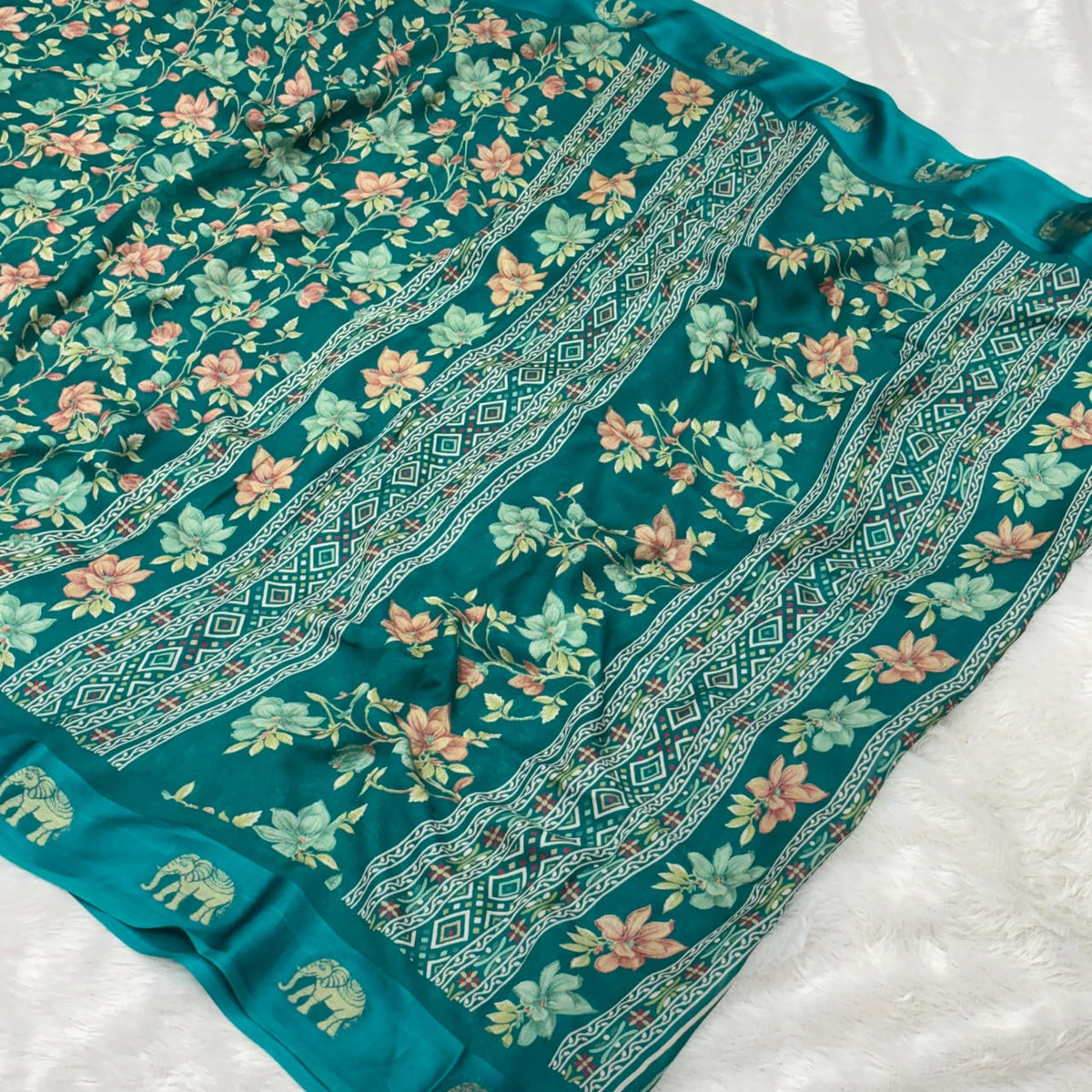 Weightless Marshmallow Fabric Saree - Morpankhi