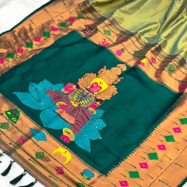 Mahalaxmi paithani : Pista